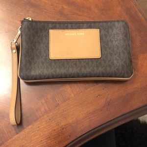 michael kors wristlet